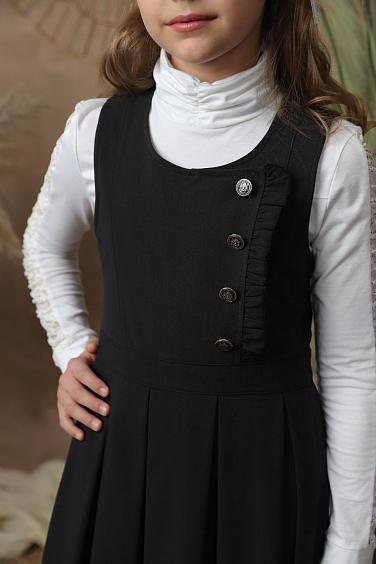 Сарафан с рюшей и пуговицами,боковые карманы,складки на юбке для девочек СР-101 оптом. Фото 1
