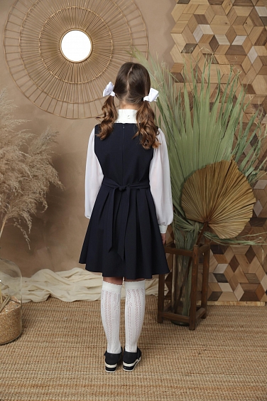 Сарафан с рюшей и бантиком,боковые карманы,складки на юбке для девочек СР-106 оптом. Фото 1